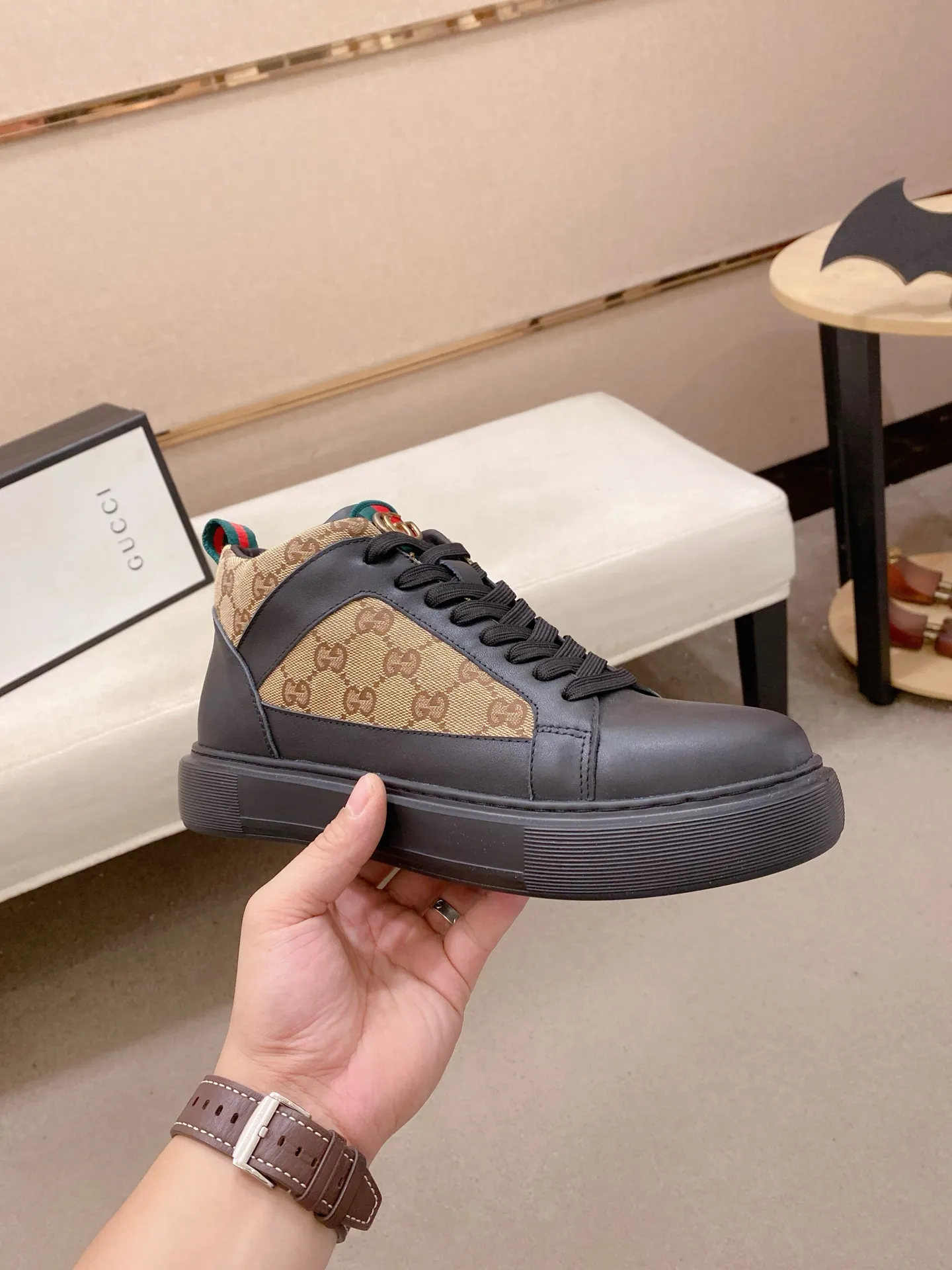 Men's clothing and shoes💰: 462💰 (GUCCI) The latest model from the official website🎁🎁Casual and fashionable men's shoes👟, hot style💥The style is simple and elegant, exclusive for trendy men. Unique official website's latest brand elements👑original Gucci decoration, fashionable and generous, the fabric is original cowhide ✅sheepskin lining, the official website specifies wear-resistant casual outsole, the classic model is taken in kind at the counter🎬38-44 (can be customized for 45 non-refundable)